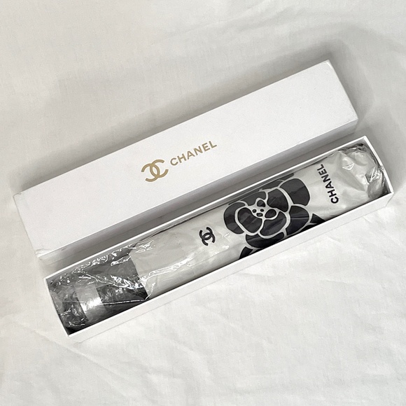 Camellia Umbrella Black & White NIB ☂️ - Picture 2 of 13